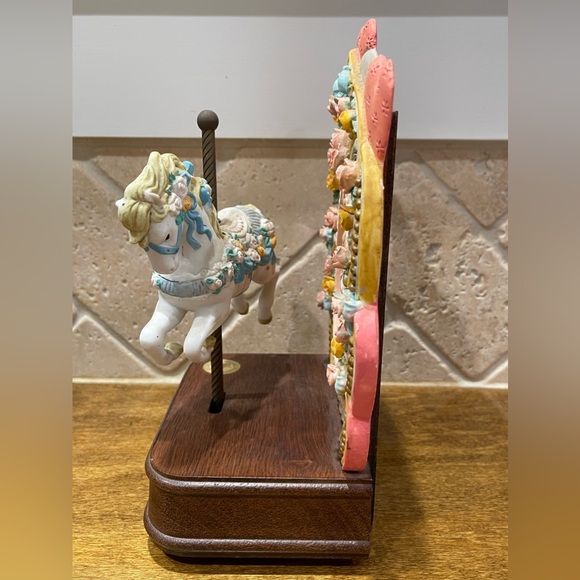 Carousel Collection 3rd Edition Carousel horse music box - Picture 5 of 14
